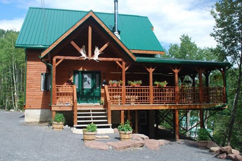 Auberge De La Riviere Matapedia - Matapedia River Lodge Routhierville 외부 사진