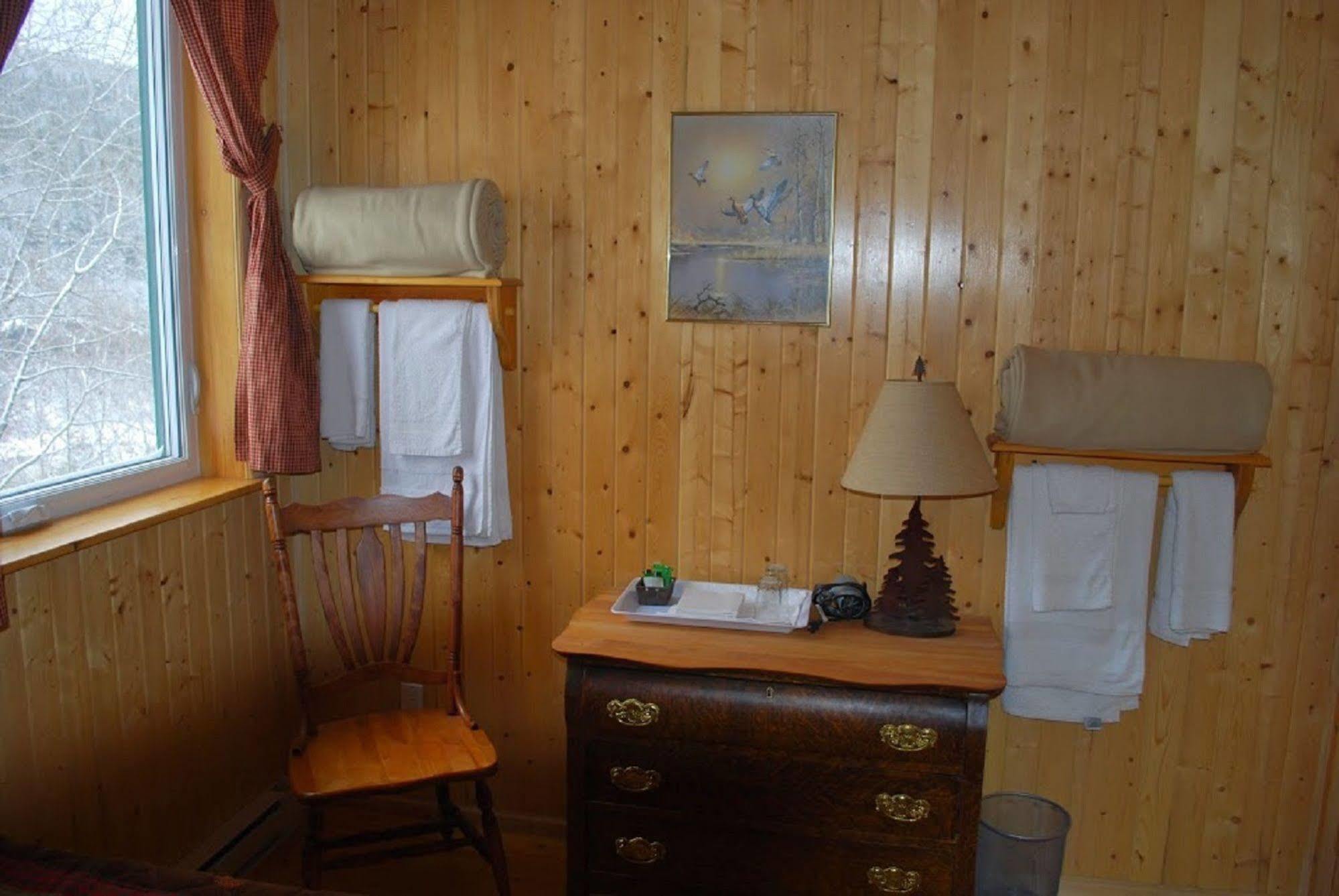 Auberge De La Riviere Matapedia - Matapedia River Lodge Routhierville 외부 사진